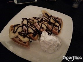 Belgium Chocolate and Banana Waffle - 中環的Brunch Club