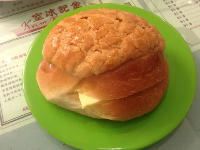 室溫菠蘿包，油不錯