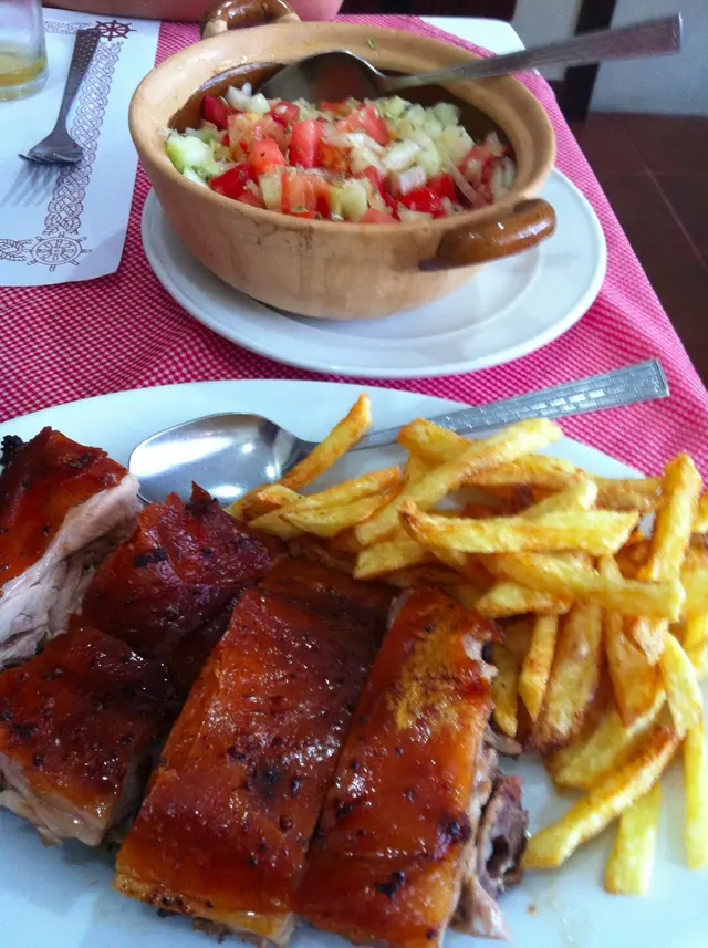 燒乳豬、葡國沙律