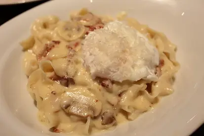 誠品卡邦尼汁伴關廟麵佐水煮蛋 (2.5/5分)