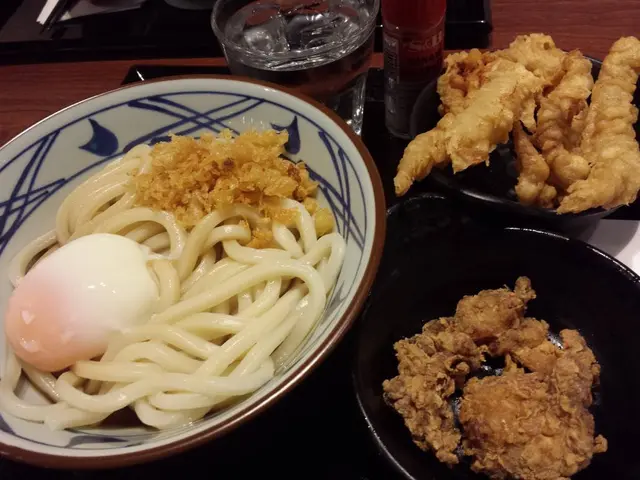 溫泉玉子烏冬 + 魷魚鬚炸物 + 雞塊炸物