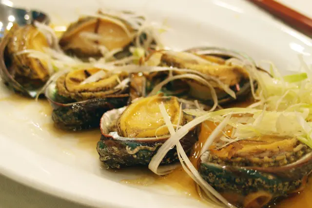 清蒸鮑魚仔(六隻) HK$88