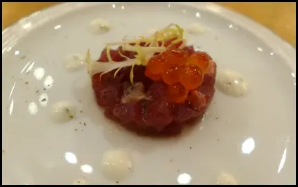 吞拿魚他他伴魚籽