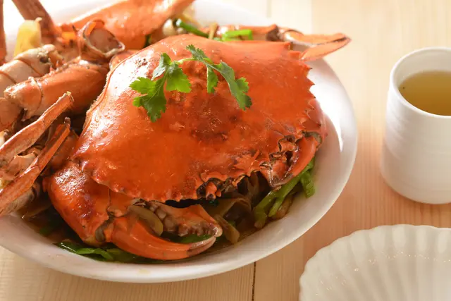 選用印尼海蟹足十一二兩重，鑊氣十足，非家庭爐具可客易做到，必食之選!