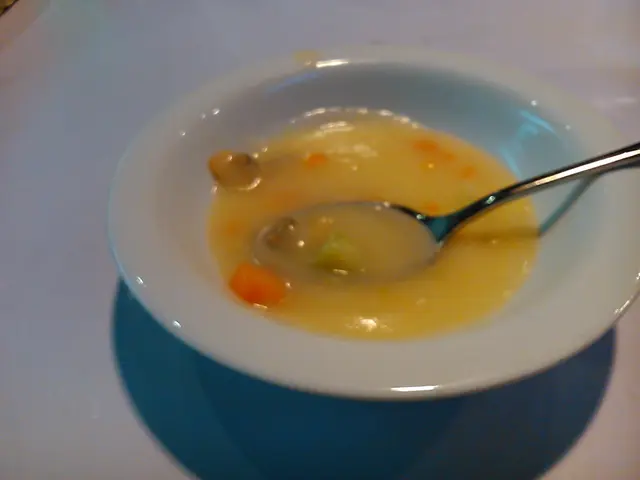 似乎麵粉較多,比較"杰"身。不過材料有蜆肉及蔬菜粒,味道還可