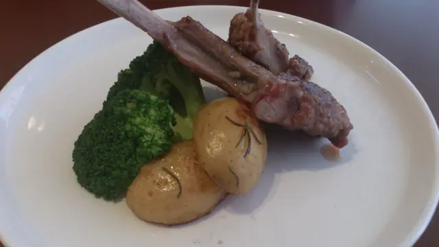 烤羊肉西蘭花薯仔
