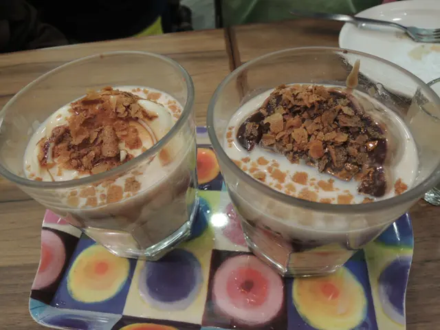 Baileys 併黑糯米配北海道3.6奶凍及Baileys 併脆珍珠配北海道3.6奶凍