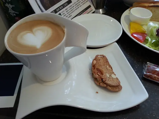 朋友的鮮奶咖啡,他說味道還好,好過星巴克的,但不比Cafe Corridor沖的好。