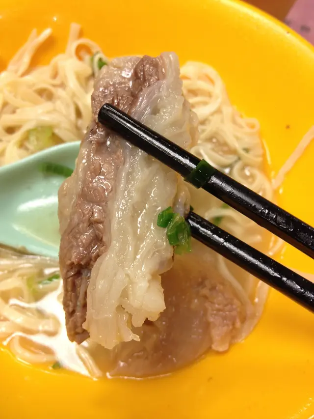 這件膜連住腩肉,還帶少少肥膏,冇得彈!