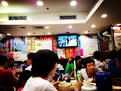 the restaurant was packed!