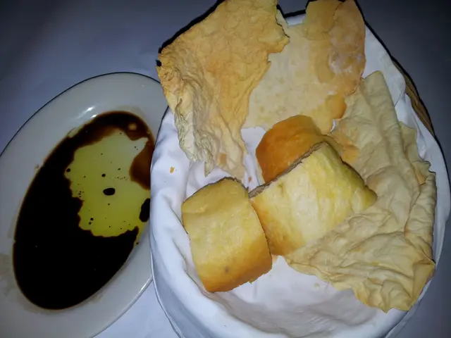 不同款式口味的麵包籃