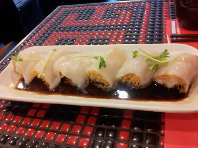 如果說迷你布甸有三粒星, 這個點心有五粒! 真正皮滑餡靚, 外軟內脆。不是一般茶樓可以吃到的~