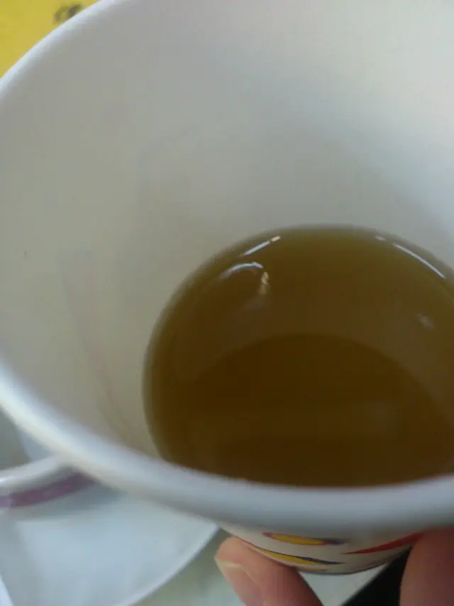 吃完不夠喉，還把剩下的龜苓汁倒進蔗汁一起喝