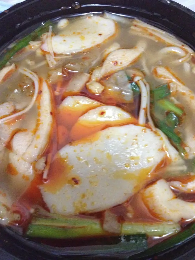 雞肉雜菌麻辣米線(小辣)