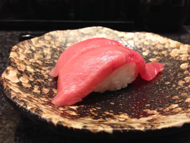 中吞拿魚腩壽司