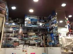 飛機在城市中低飛