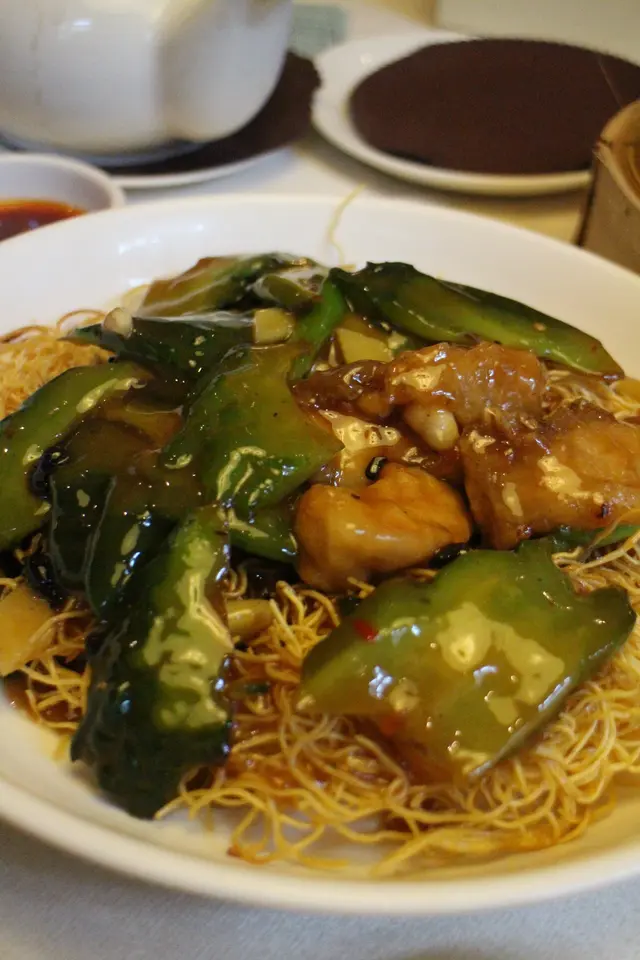 涼瓜龍躉頭腩炒麵