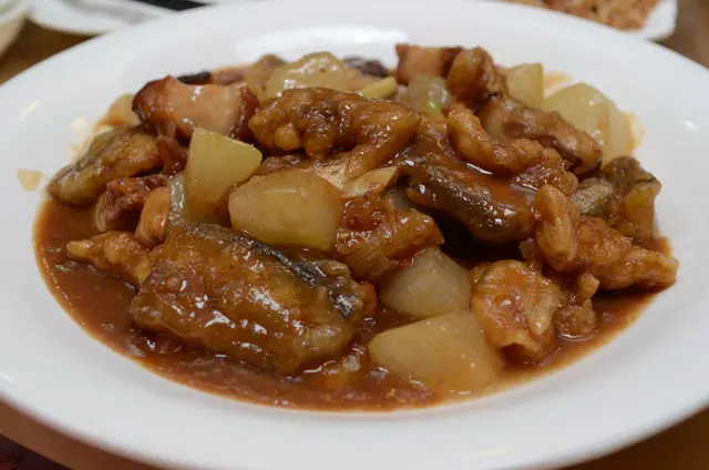 桂魚骨腩鮮甜，惟粉身較厚。