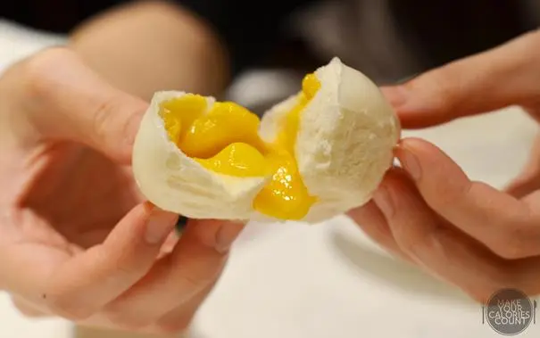 Steamed salted egg yolk custard bun - 流沙奶黄包 (HK$50/-)