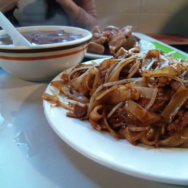 鴨紅及其他店的牛河