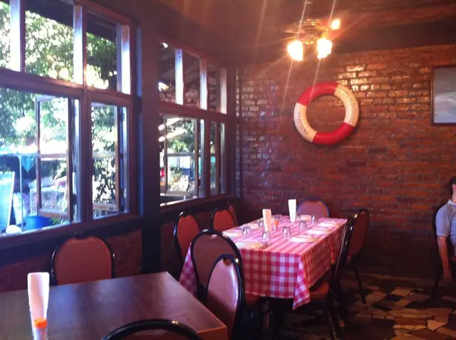 雖然天氣很熱又無冷氣, 但有好多吊扇, 一D 都唔覺得熱