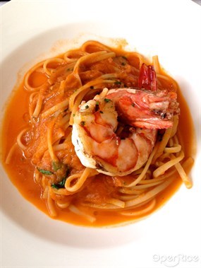 king prawn linguini, spicy tomato sauce &amp; basil - 中環的Fofo by el Willy