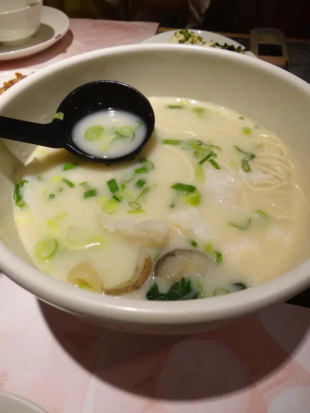 鯊魚骨海鮮拉麵