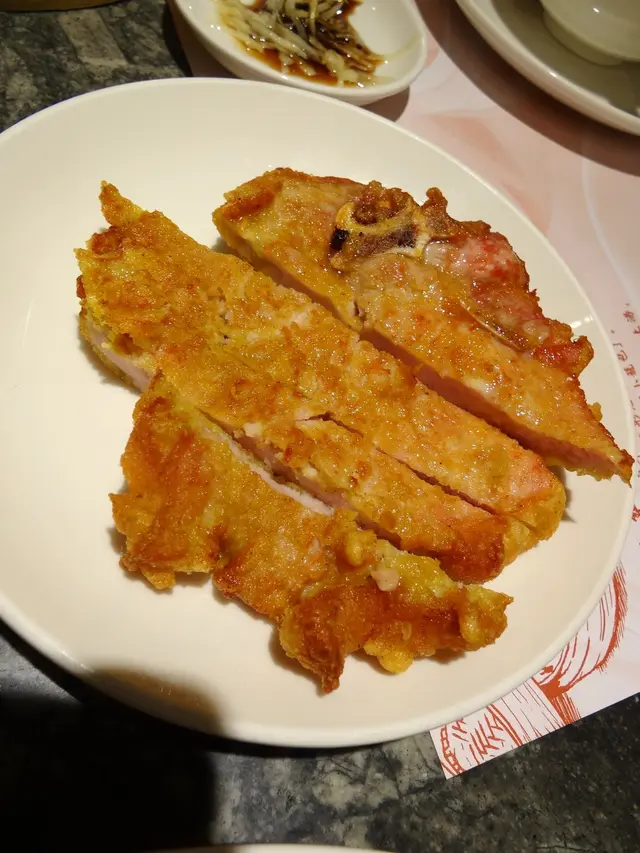 上海排骨即是豬扒，分開上能保持質感香脆可口！
