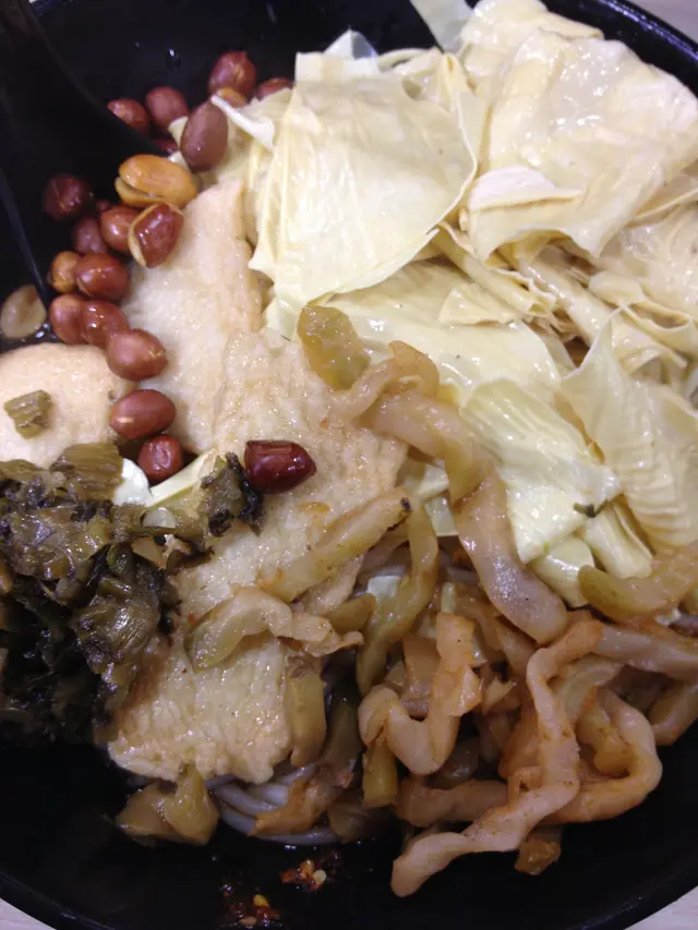 熱拌米線加支竹同魚蛋(小辣)