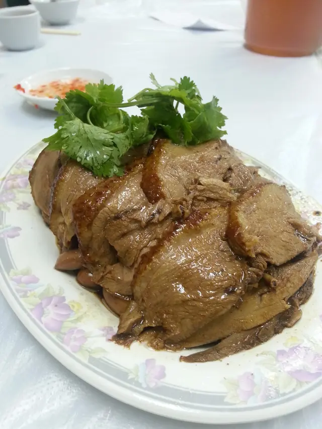 鹵水鵝片豆腐底