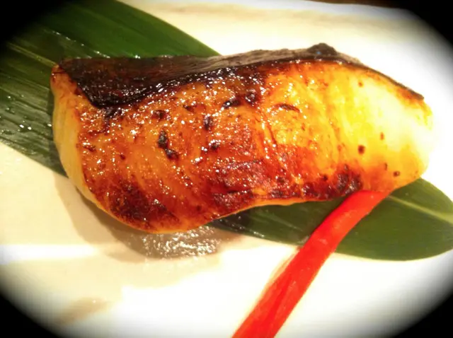 分量驚人。有一般定食兩至三倍!燒得很好。魚油豐盈。很讚!