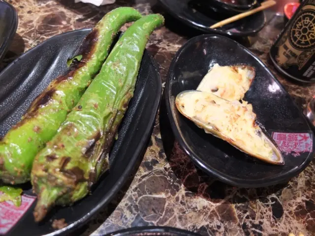 辣青椒(好好好辣,我食唔到呀)+燒青口(青口肉好少)