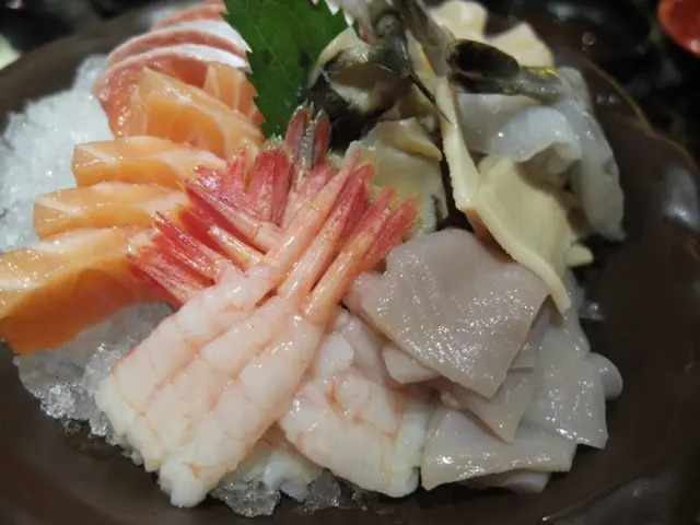 刺身:碟上面嗌左既都好ok,三文魚厚切,甜蝦好甜,榮螺好爽口,正呀.
