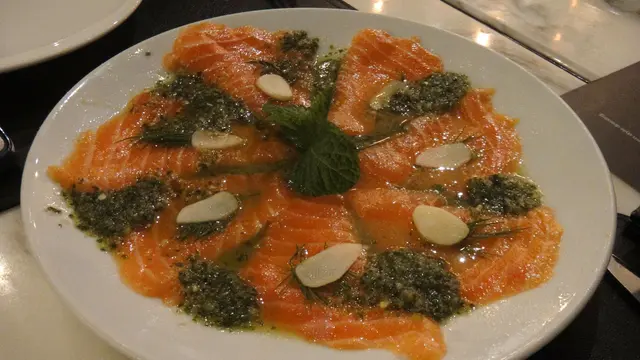 酸辣醬汁和三文魚蠻搭的