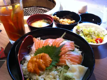 三文鱼海胆鱼生饭