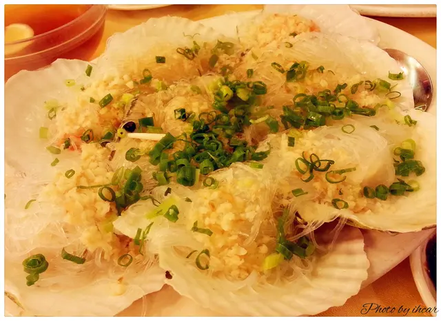 蒜茸粉絲蒸扇貝