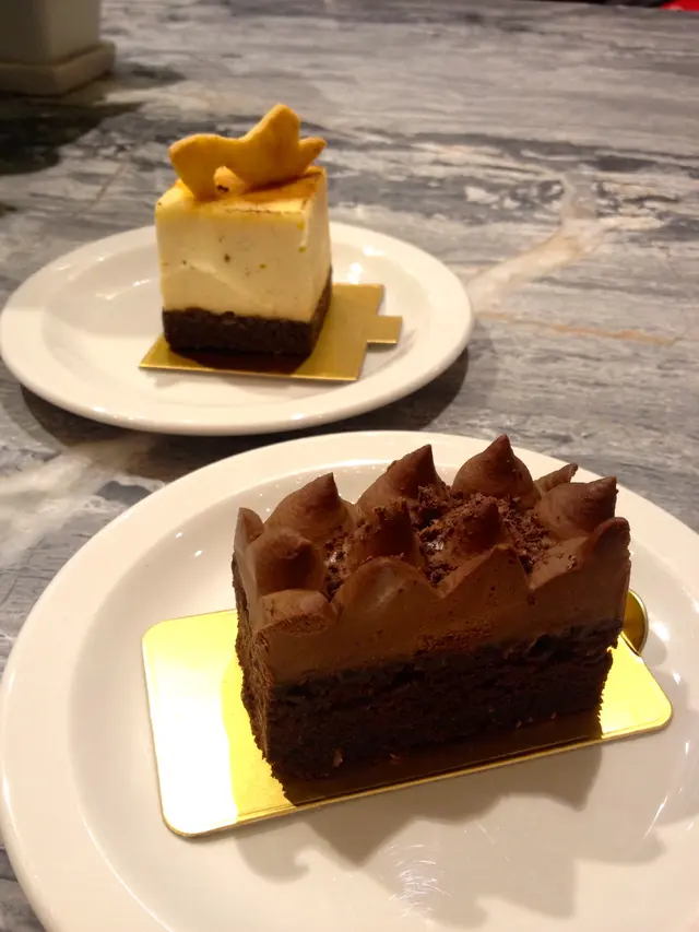 Chocolate mousse cake