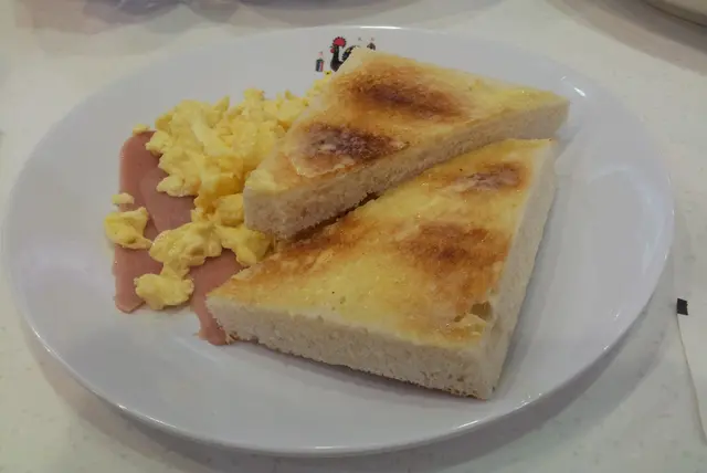 炒旦不油膩。牛油厚多烘得出色。