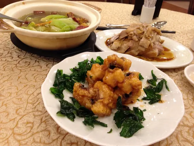 鹵水鵝片拼鵝腸 /梅羔醬燒鱔球 /金栗煮大芥菜