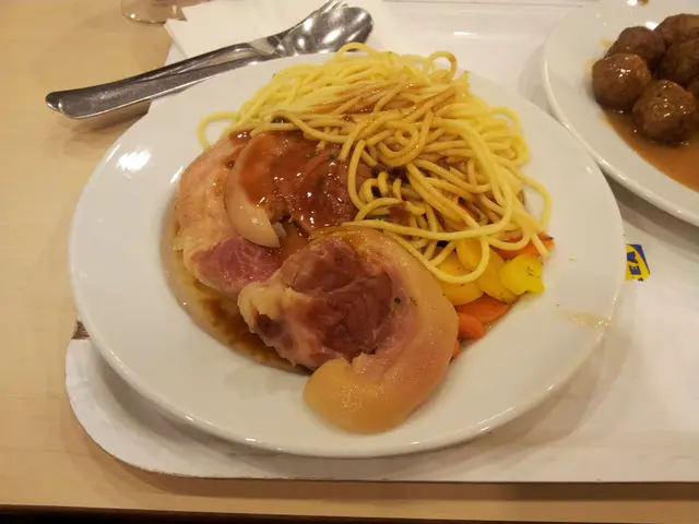 咸豬手配意粉