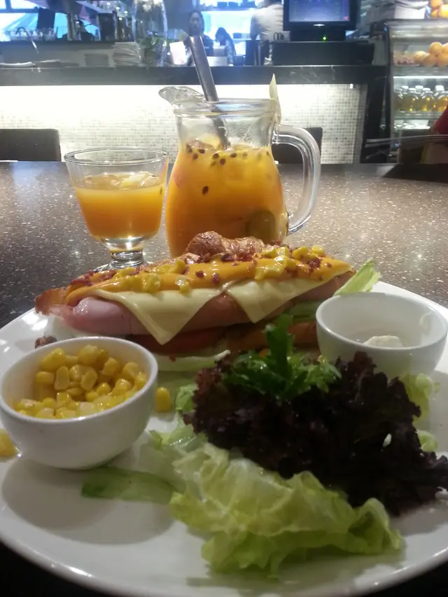 水果茶 / 玉米肌起可頌