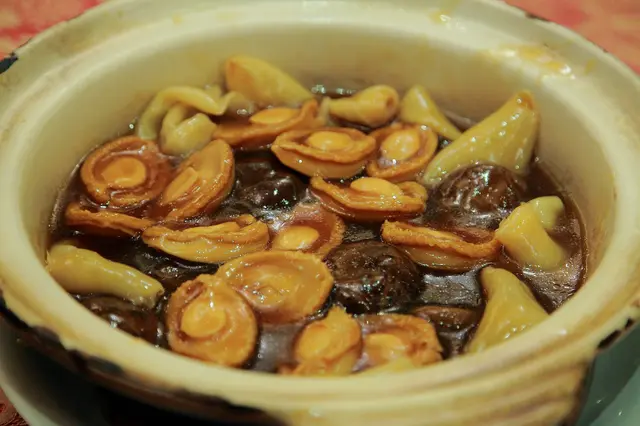 蠔皇原隻鮑魚花膠