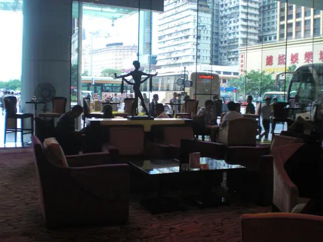 大堂酒廊，對出只喺街景，但環境輕鬆，