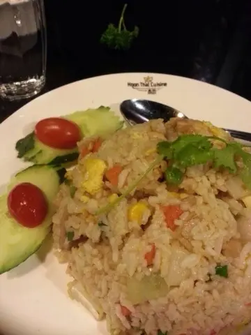雞肉炒飯，同係泰國食嘅差唔多，每人分到碗半，不過我地兩個女仔都食晤哂
