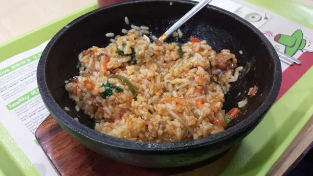 已經拌好既雞肉拌飯