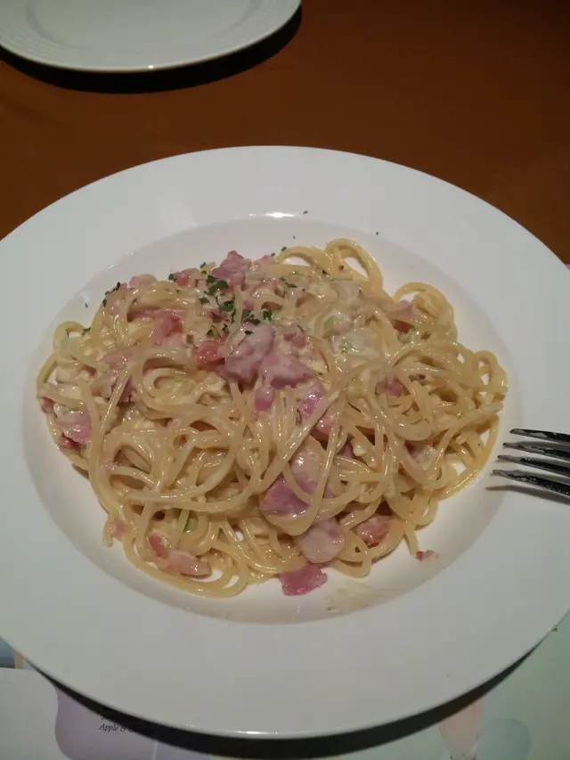 意粉梗度適中, 配料足, 醬汁亦不會過多同過稀.