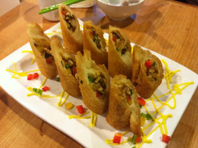 炸麵燈籠椒餡, 配埋芥醬, 食落卜卜脆又惹味