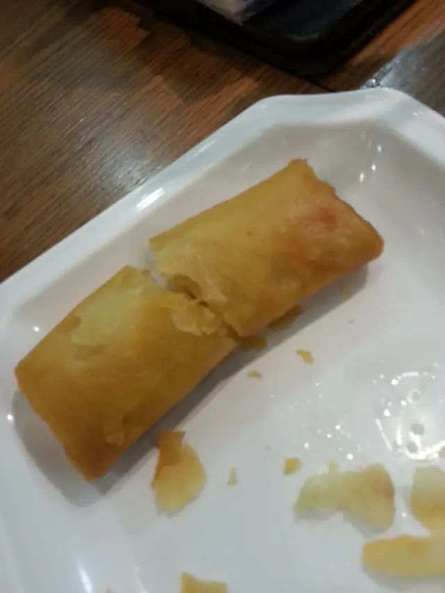 炸春卷其實都係預先炸好放入爐保溫，但係依然好味道！