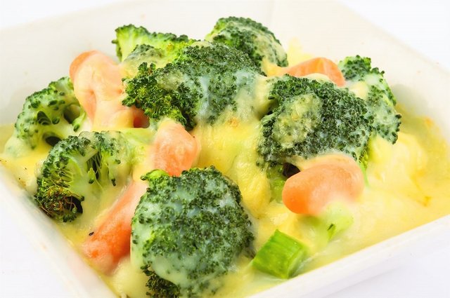 白汁芝士焗西兰花 broccolli in cream sauce