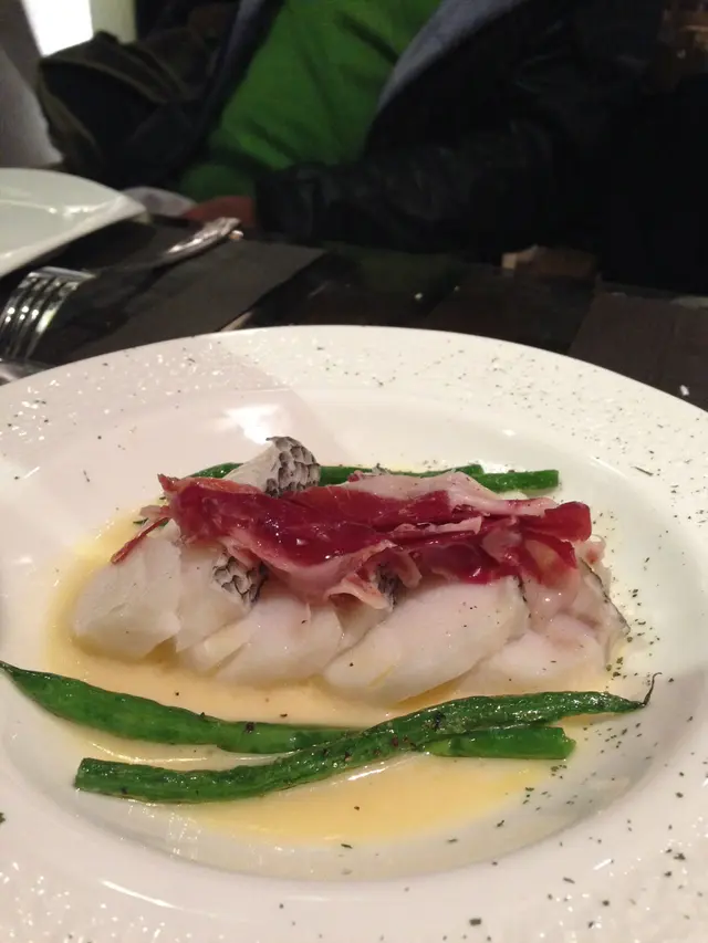 鱸魚配黑毛豬火腿